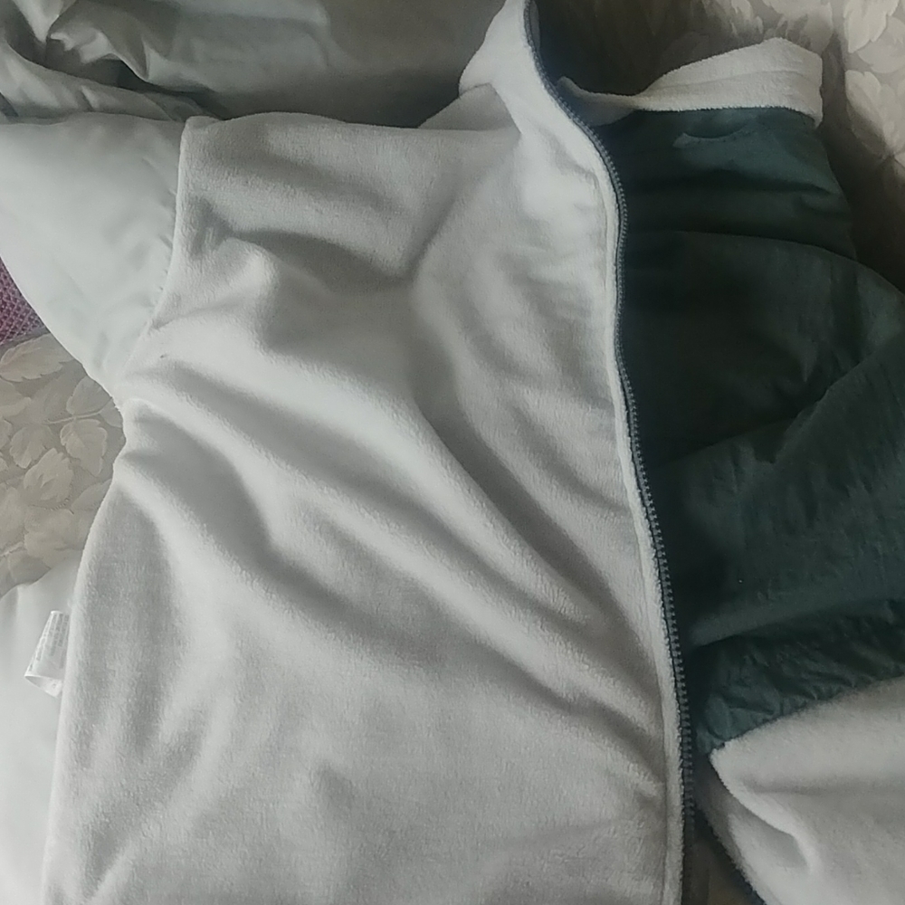 Woman's Columbia Jacket - Picture 11 of 11